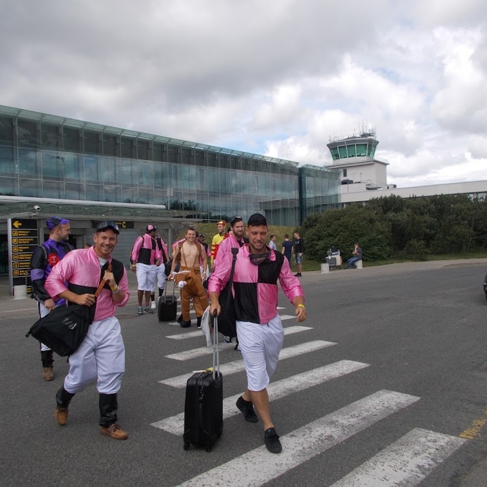 Minibus Airport Transfer RETURN - Meet & Greet in Riga for Stag Party